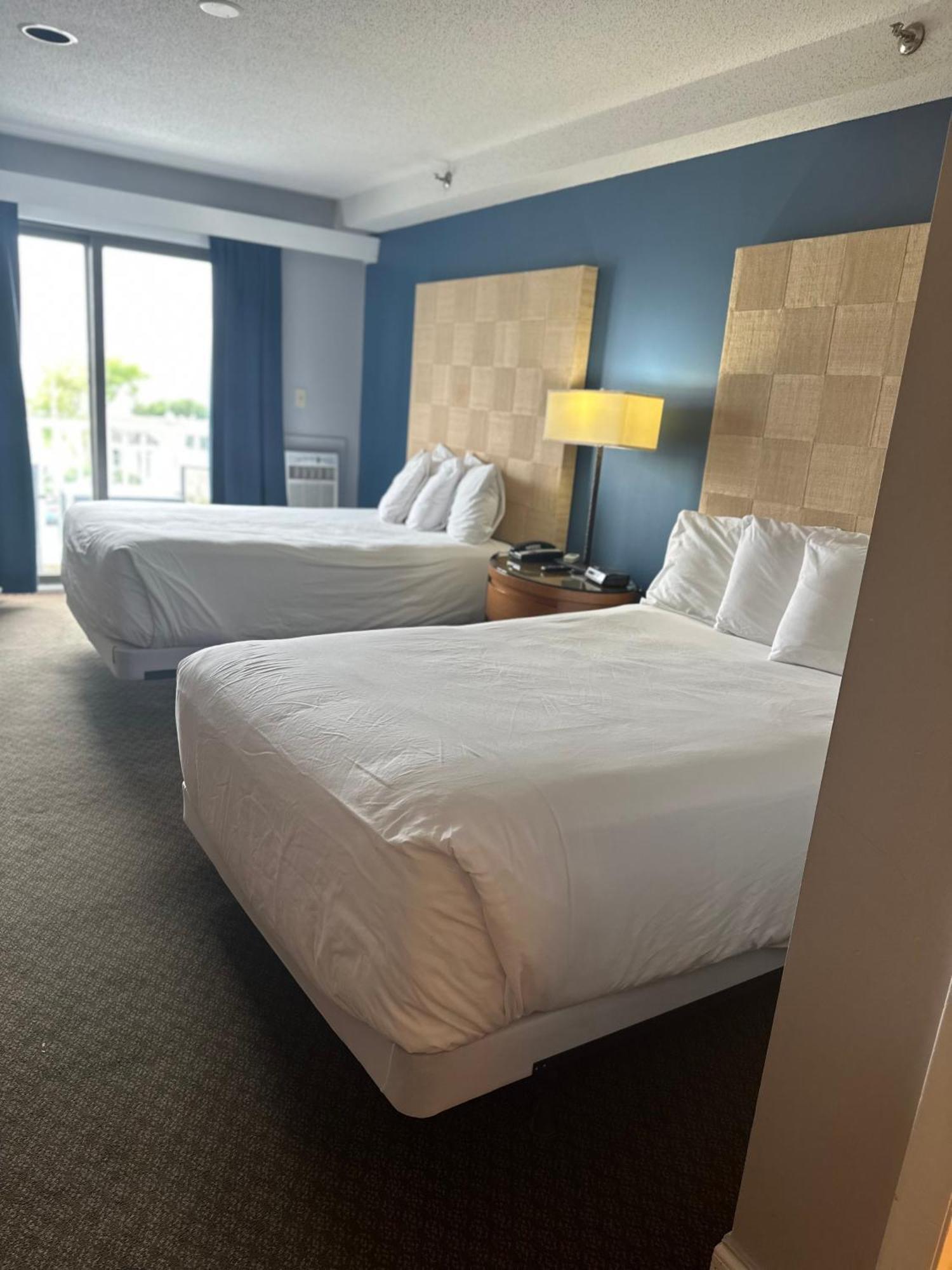 Trade Winds On The Bay Aparthotel Rockland Exterior photo